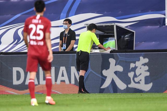 中国男篮81-82憾负！最后神奇10秒钟，郭士强给年轻后卫交学费